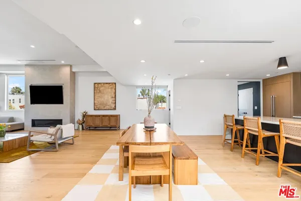 $18,000 | 656 California Avenue, Venice, CA 90291