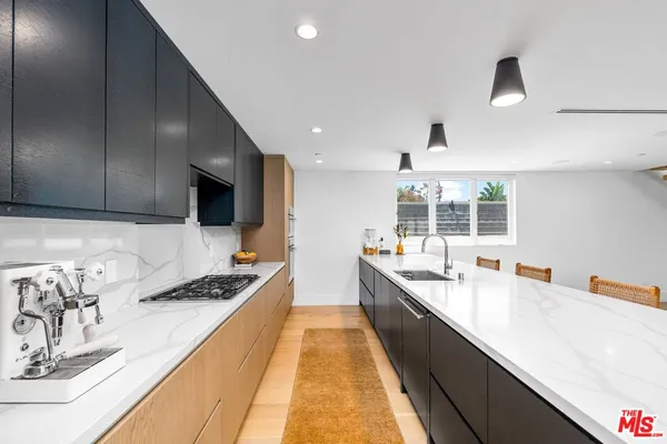 $18,000 | 656 California Avenue, Venice, CA 90291