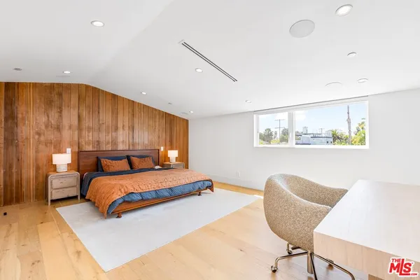 $18,000 | 656 California Avenue, Venice, CA 90291