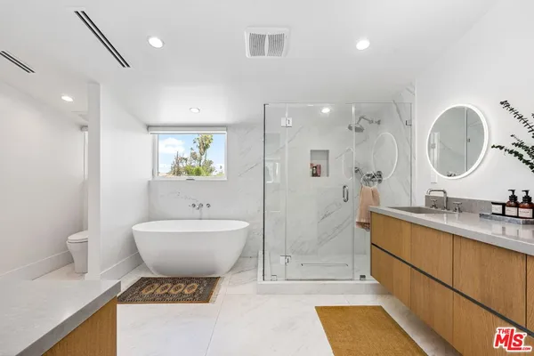 $18,000 | 656 California Avenue, Venice, CA 90291