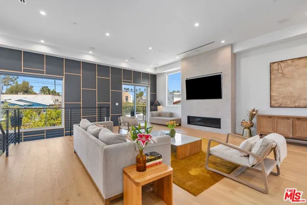 $18,000 | 656 California Avenue, Venice, CA 90291