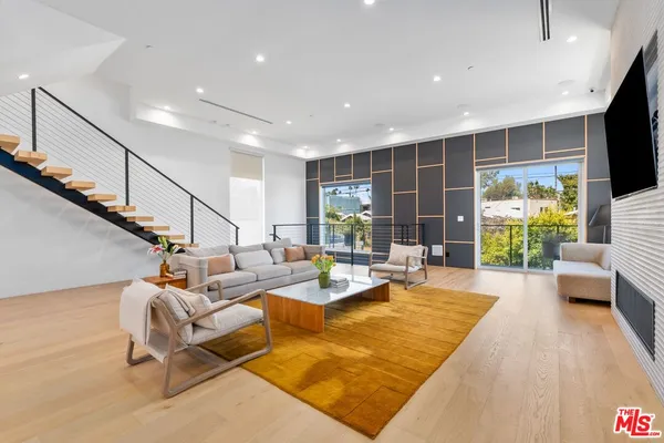 $18,000 | 656 California Avenue, Venice, CA 90291