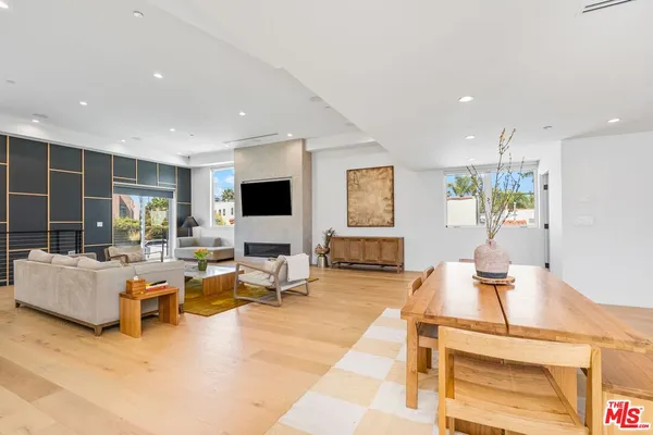 $18,000 | 656 California Avenue, Venice, CA 90291