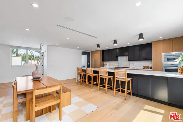 $18,000 | 656 California Avenue, Venice, CA 90291