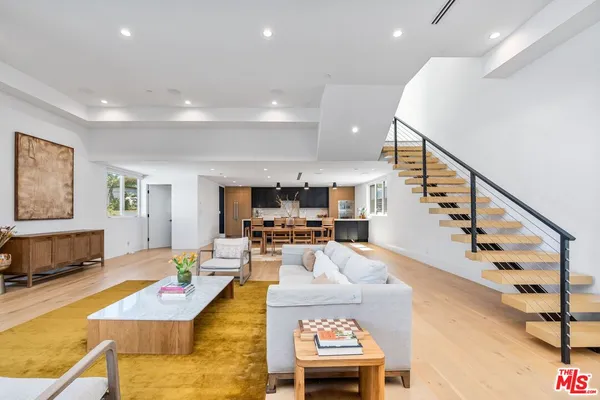 $18,000 | 656 California Avenue, Venice, CA 90291