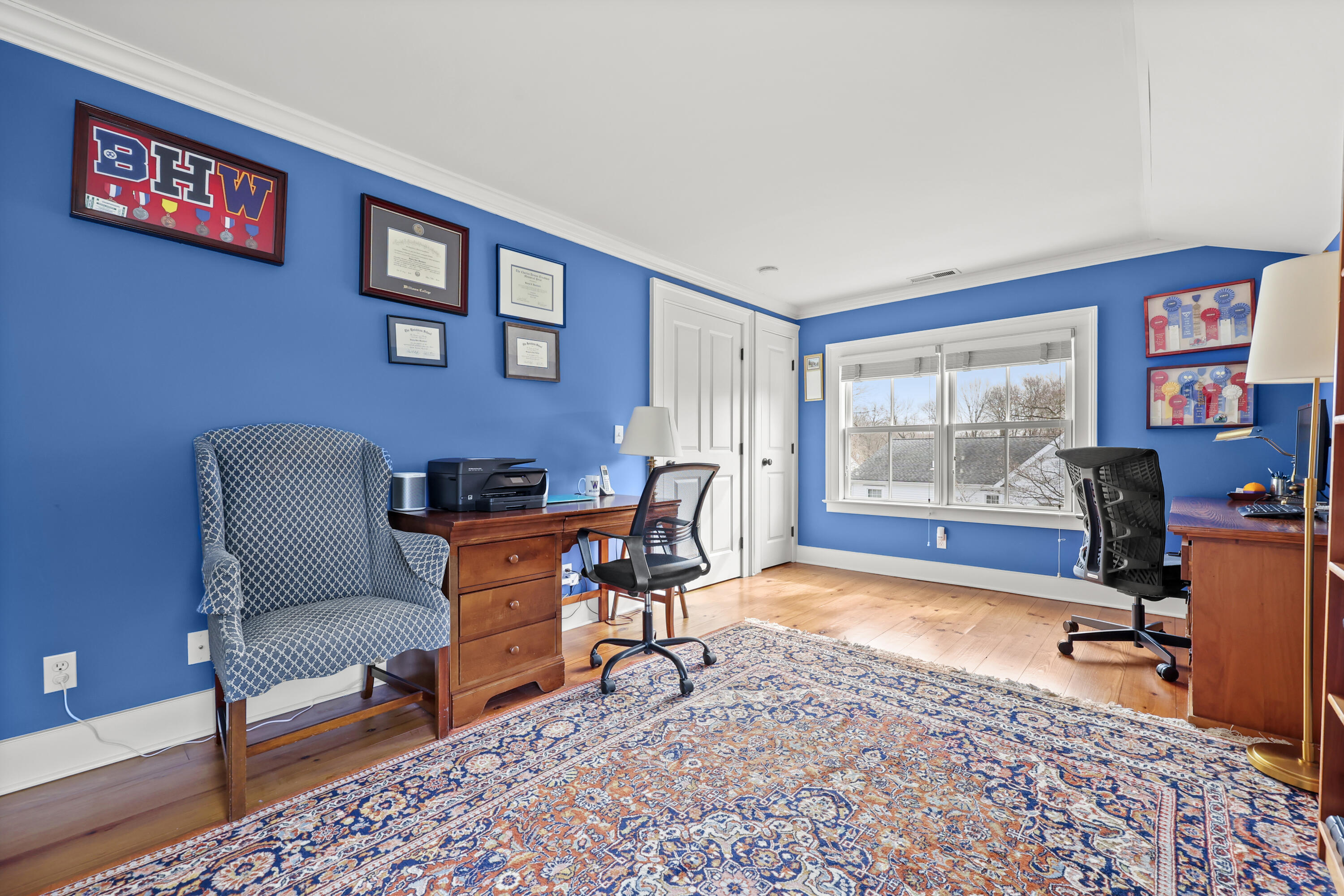 100 Hollow Tree Ridge Road Darien, CT 06820 - Photo 33 of 38 a living room with furniture a rug and a window