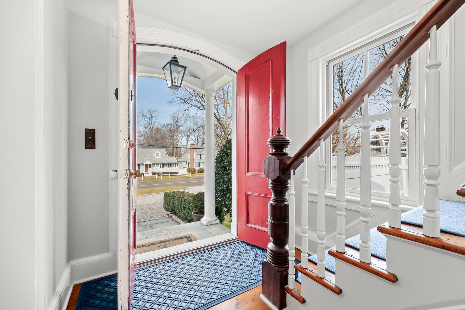 100 Hollow Tree Ridge Road Darien, CT 06820 - Photo 4 of 38 a view of a hallway with wooden floor and windows