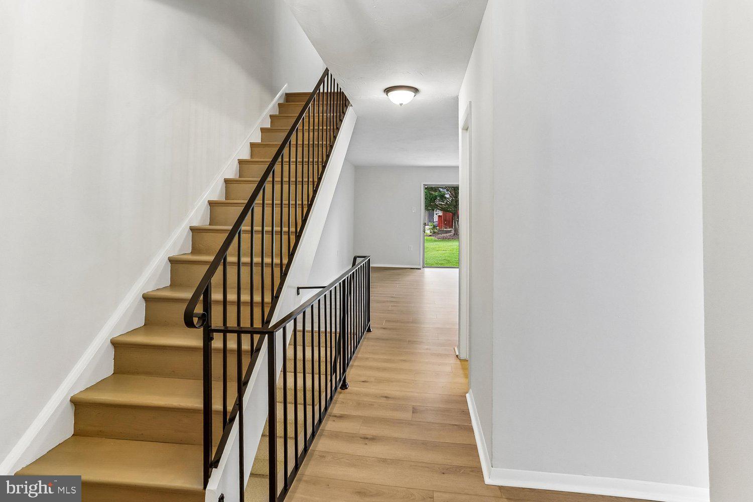 11191 Columbia Pike, Unit 41 Silver Spring, MD 20901 - Photo 8 of 52 Foyer