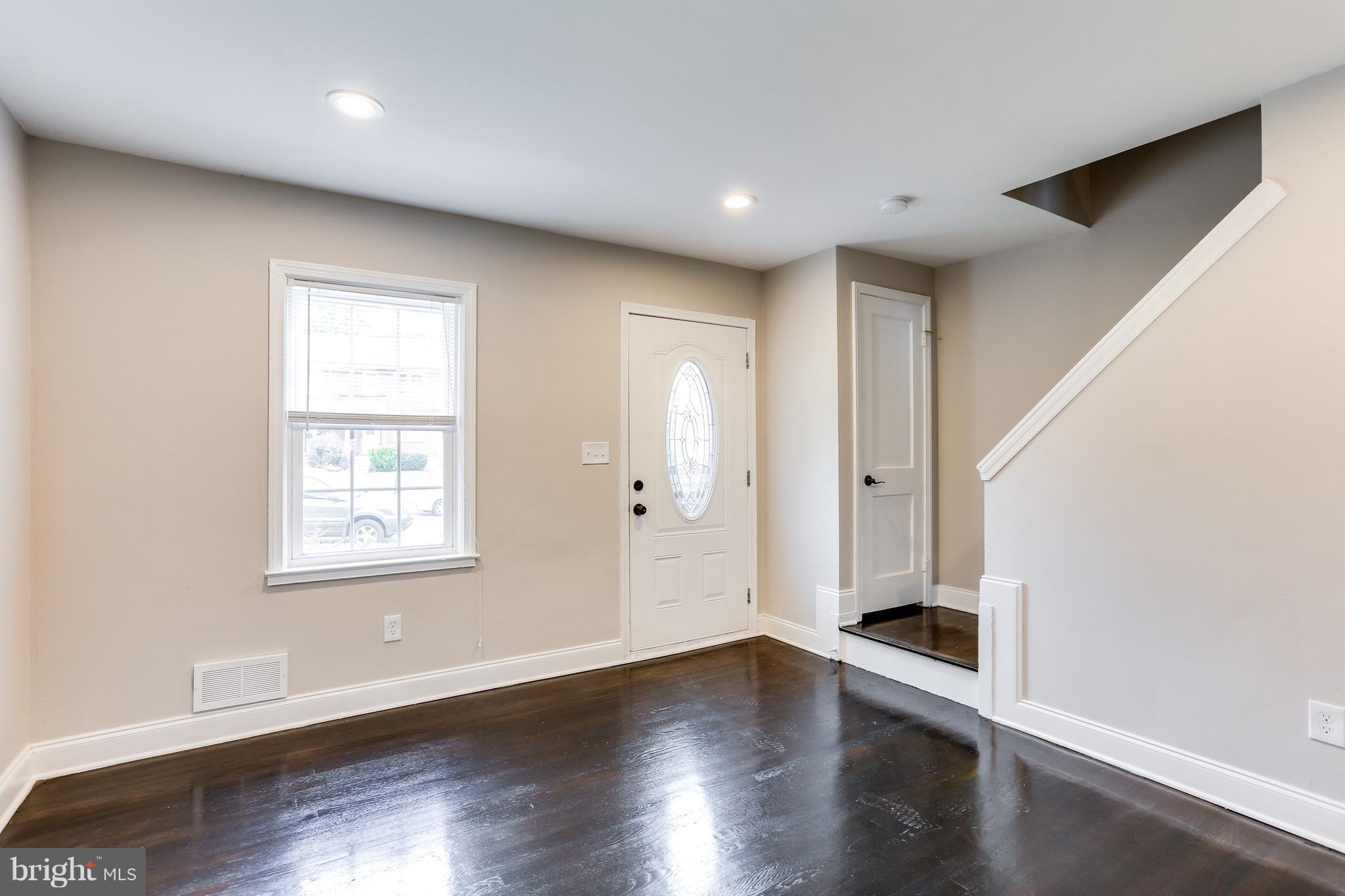 1059 Upnor Road Baltimore, MD 21212 - Photo 19 of 27 Living Room