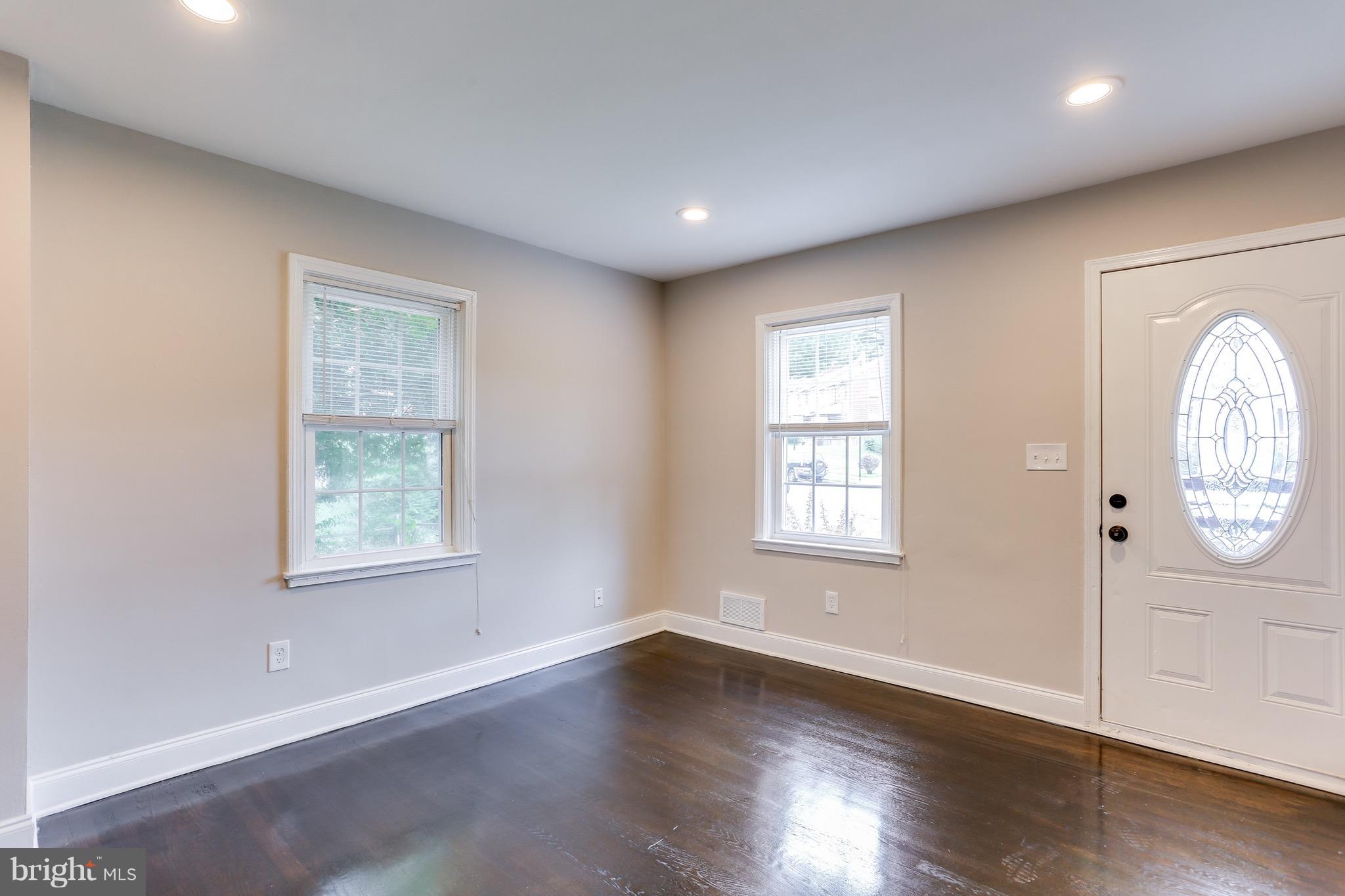 1059 Upnor Road Baltimore, MD 21212 - Photo 20 of 27 Living Room