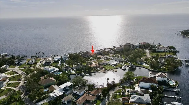 $1,799,900 | 3227 Bayshore Boulevard Northeast, St. Petersburg, FL 33703