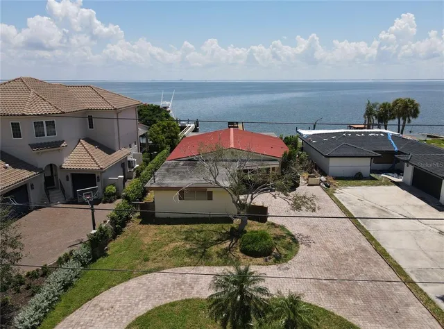 $1,799,900 | 3227 Bayshore Boulevard Northeast, St. Petersburg, FL 33703