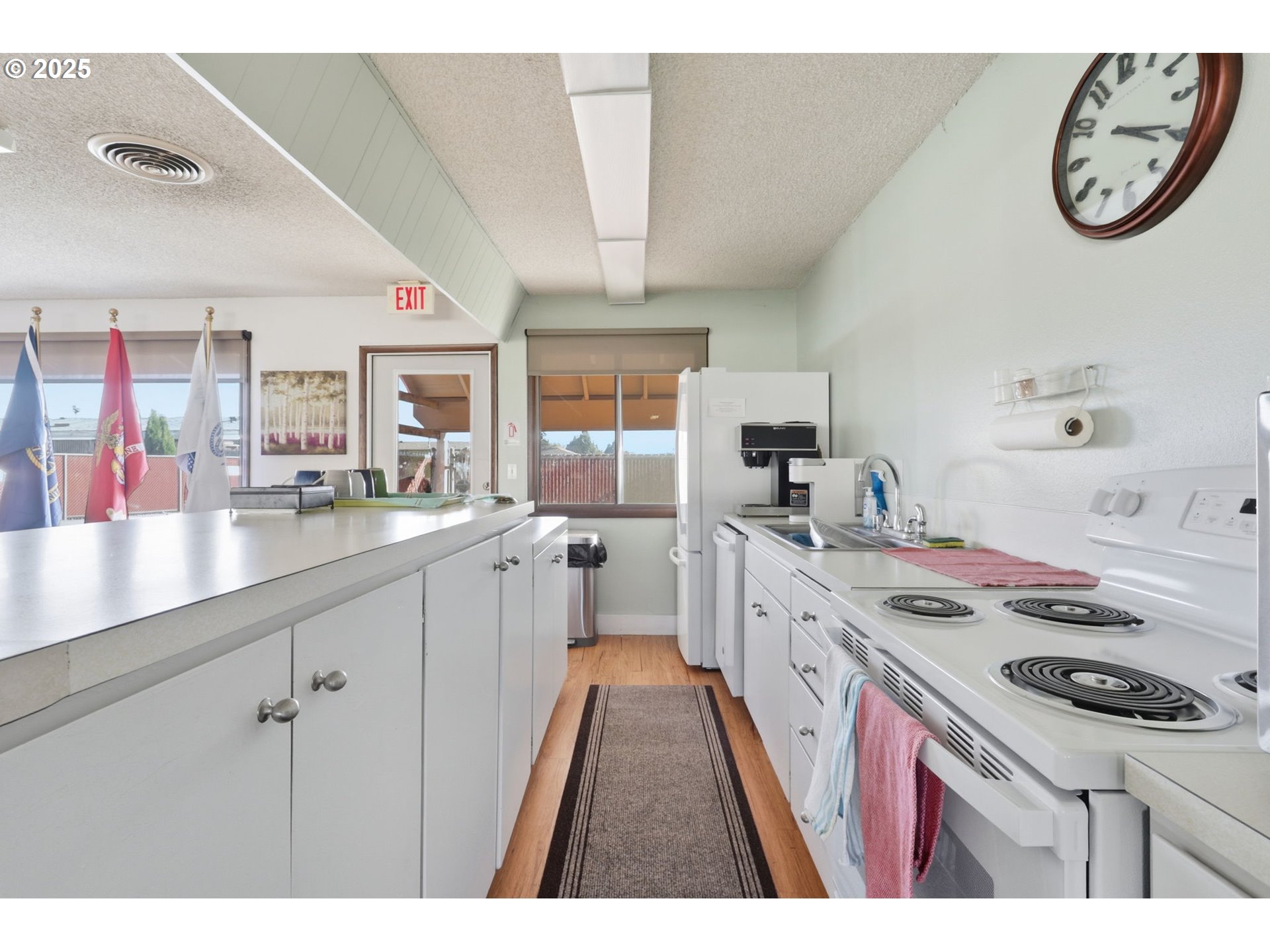 2902 East 2nd Street, Unit 67 Newberg, OR 97132 - Photo 36 of 38 a kitchen with a sink a stove and cabinets
