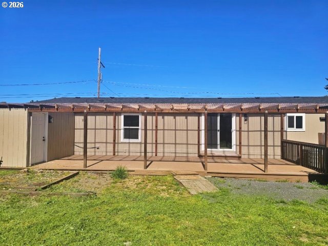 591 Southeast Carroll Street Winston, OR 97496 - Photo 4 of 21 a house view with a sitting space