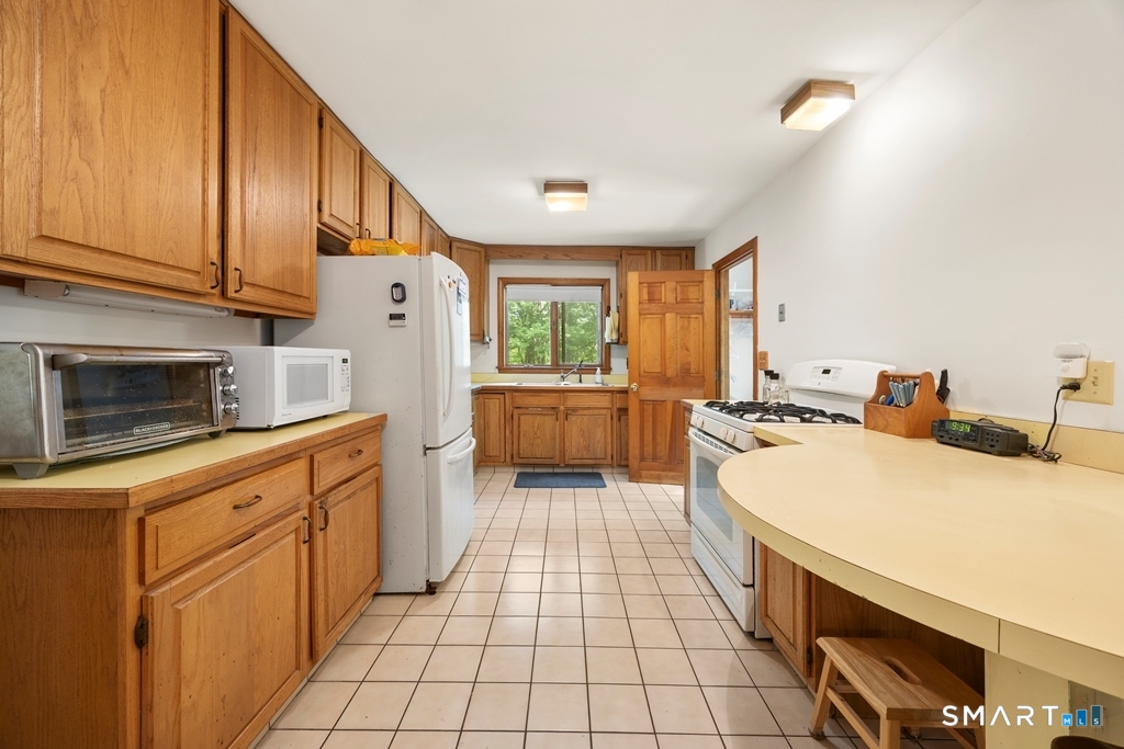 930 Spindle Hill Road Wolcott, CT 06716 - Photo 3 of 40 Kitchen