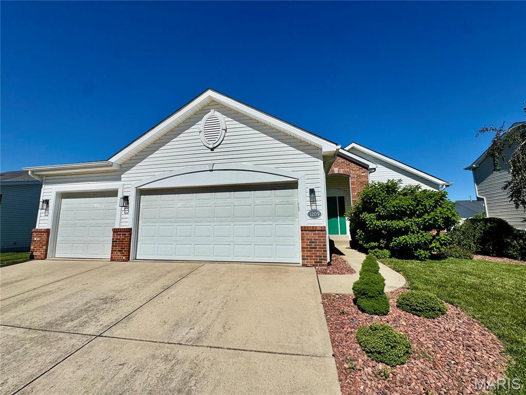 1209 Gulfstream Way Mascoutah, IL 62258 - Photo 2 of 73