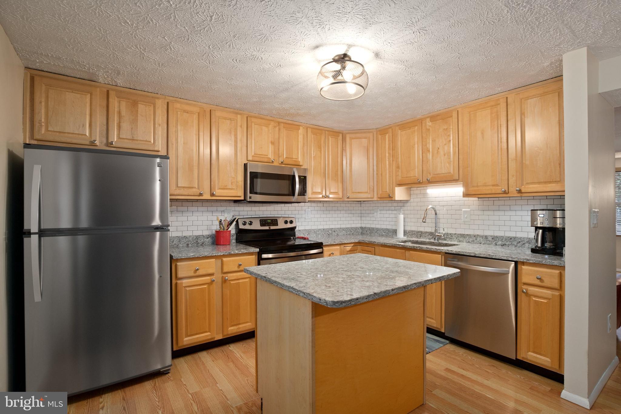 12128 Purple Sage Court Reston, VA 20194 - Photo 5 of 23 Gallery Image 5