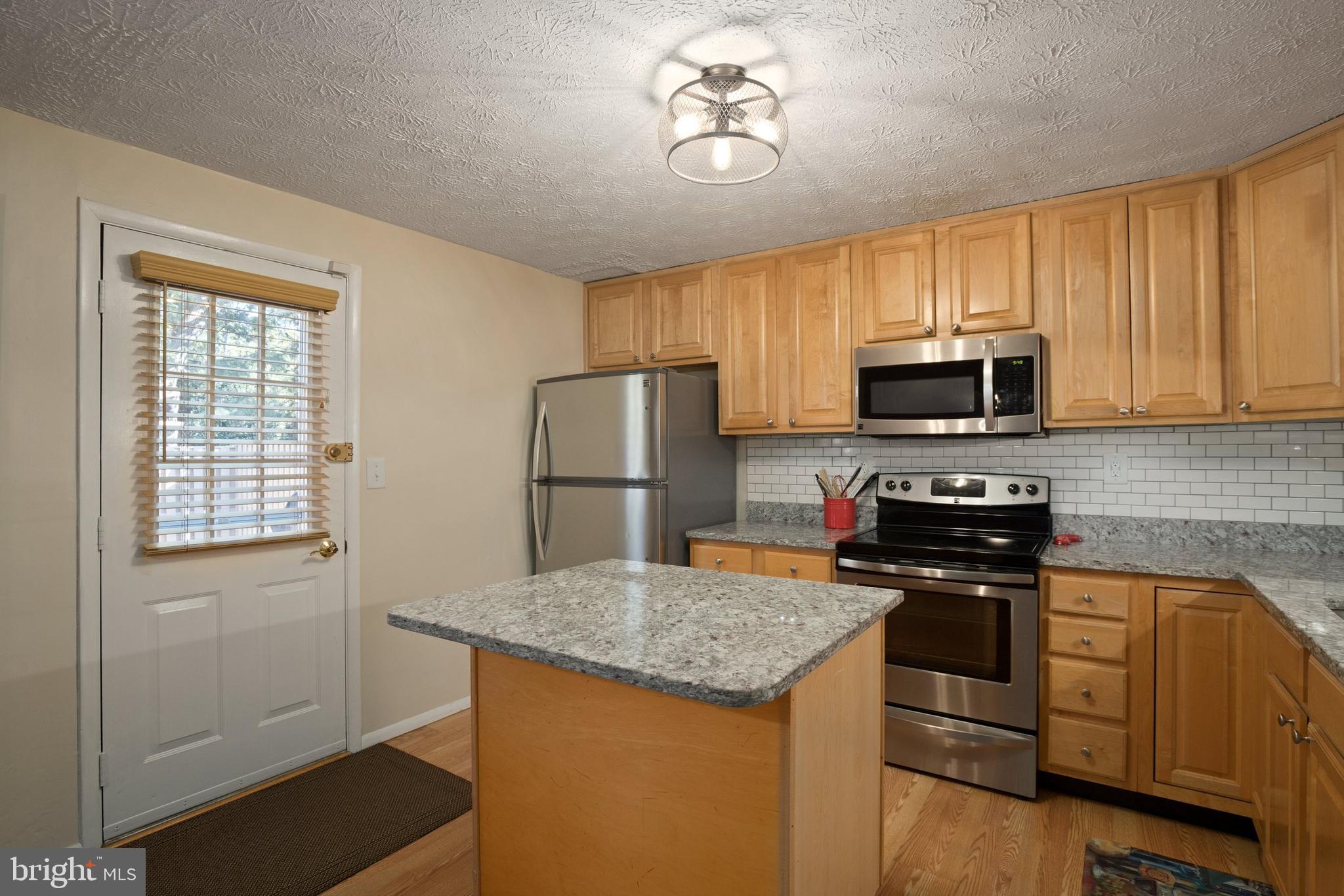12128 Purple Sage Court Reston, VA 20194 - Photo 6 of 23 Gallery Image 6