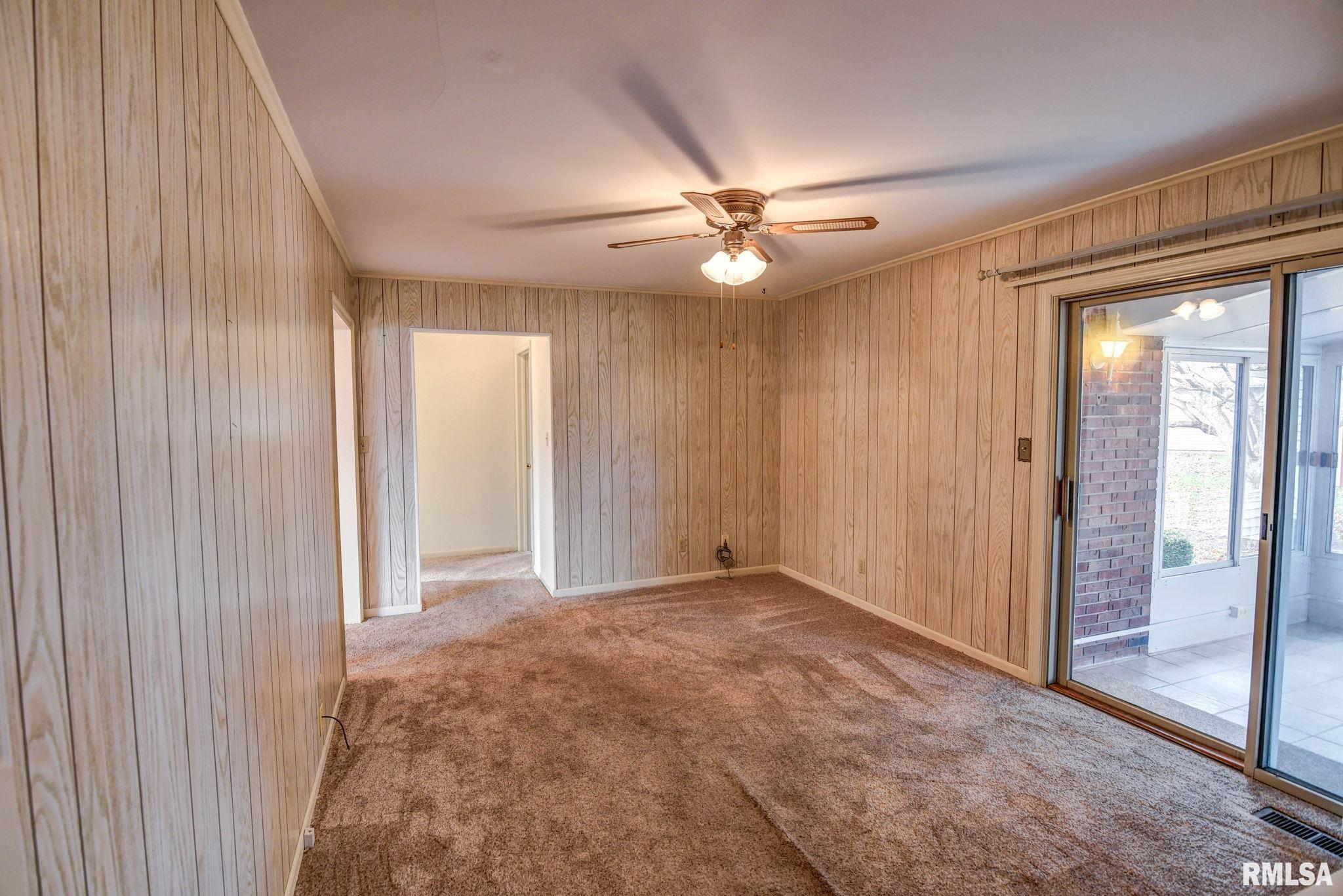 101 North Monroe Street Morrisonville, IL 62546 - Photo 3 of 39