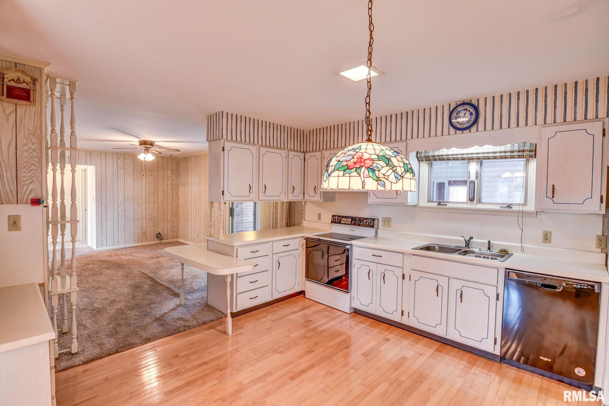 101 North Monroe Street Morrisonville, IL 62546 - Photo 4 of 39