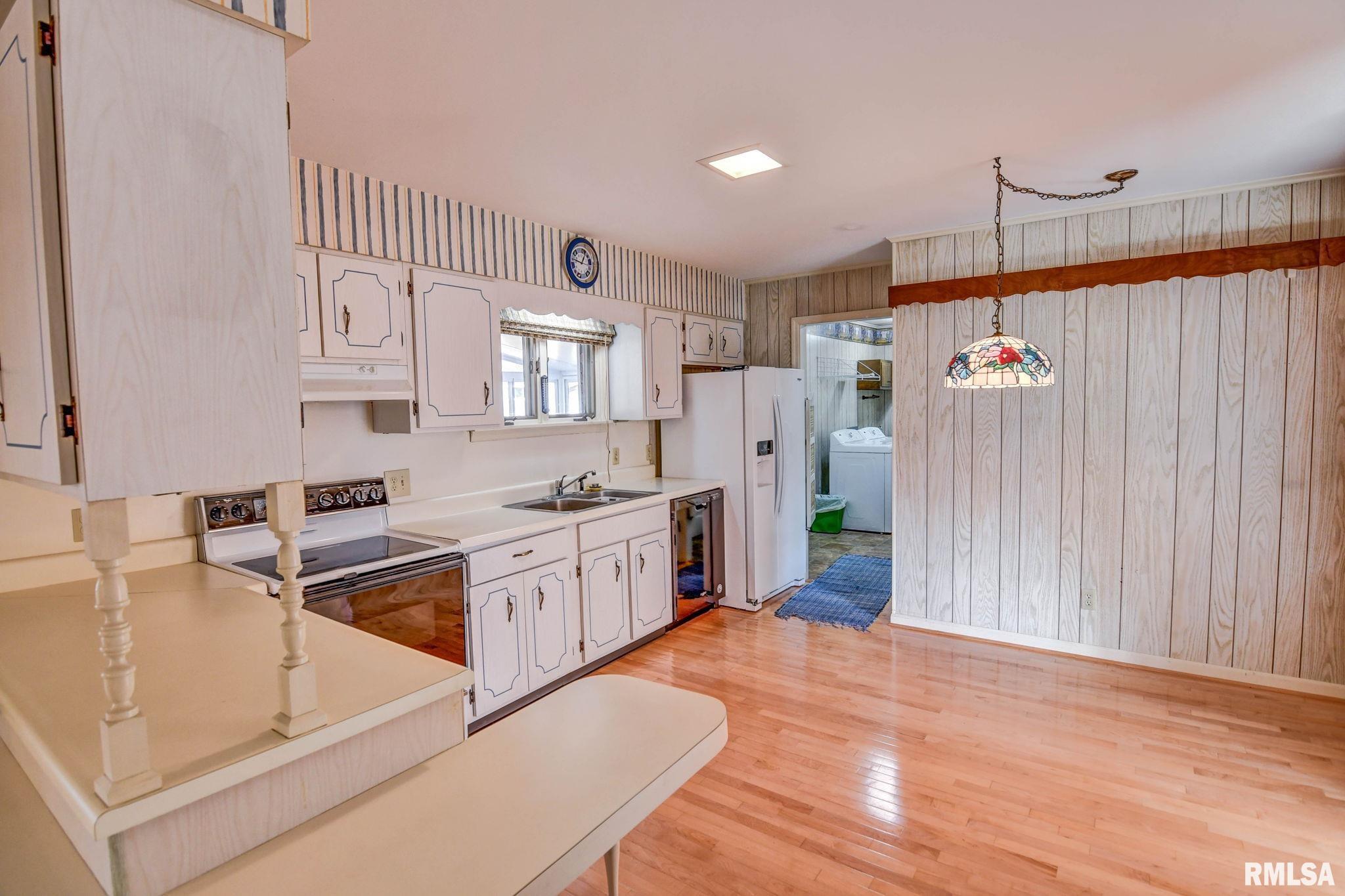 101 North Monroe Street Morrisonville, IL 62546 - Photo 5 of 39