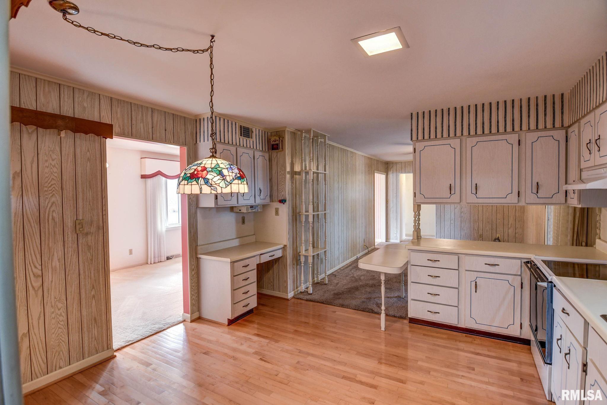 101 North Monroe Street Morrisonville, IL 62546 - Photo 6 of 39