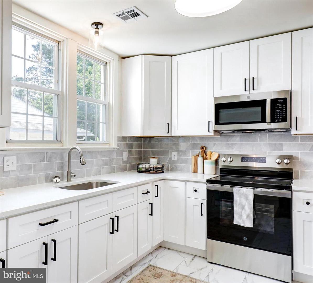 225 Lynbrooke Road Springfield, PA 19064 - Photo 9 of 35 Bright and sleek kitchen!