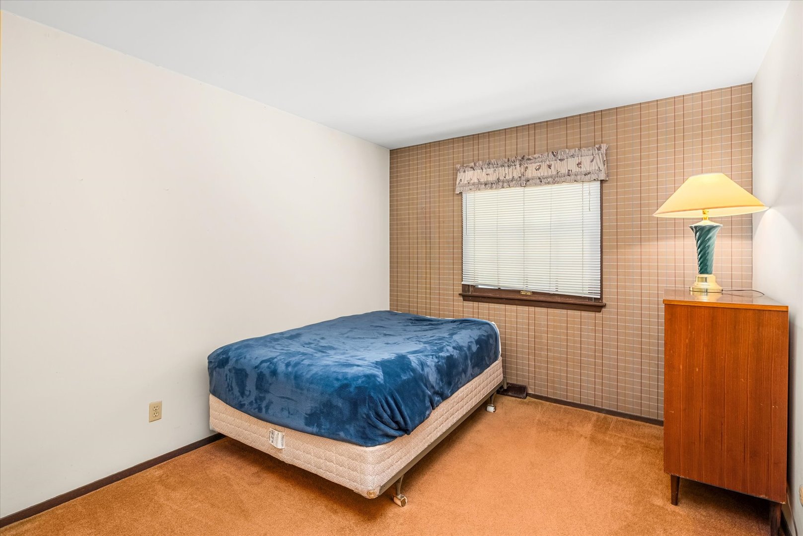33 Somerset Road Montgomery, IL 60538 - Photo 10 of 17 a bedroom with a bed and a window