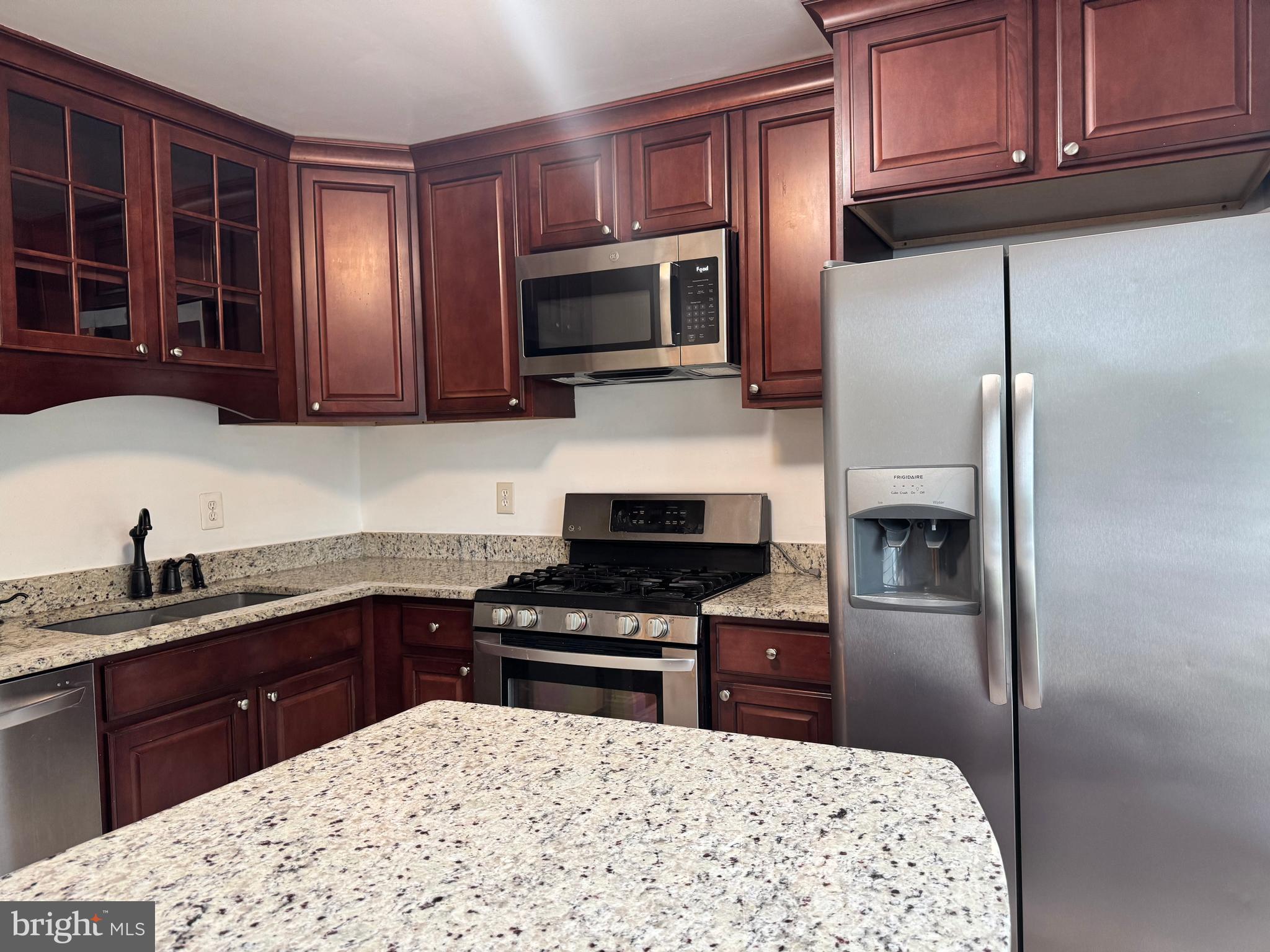 91 Pontiac Way Gaithersburg, MD 20878 - Photo 4 of 43