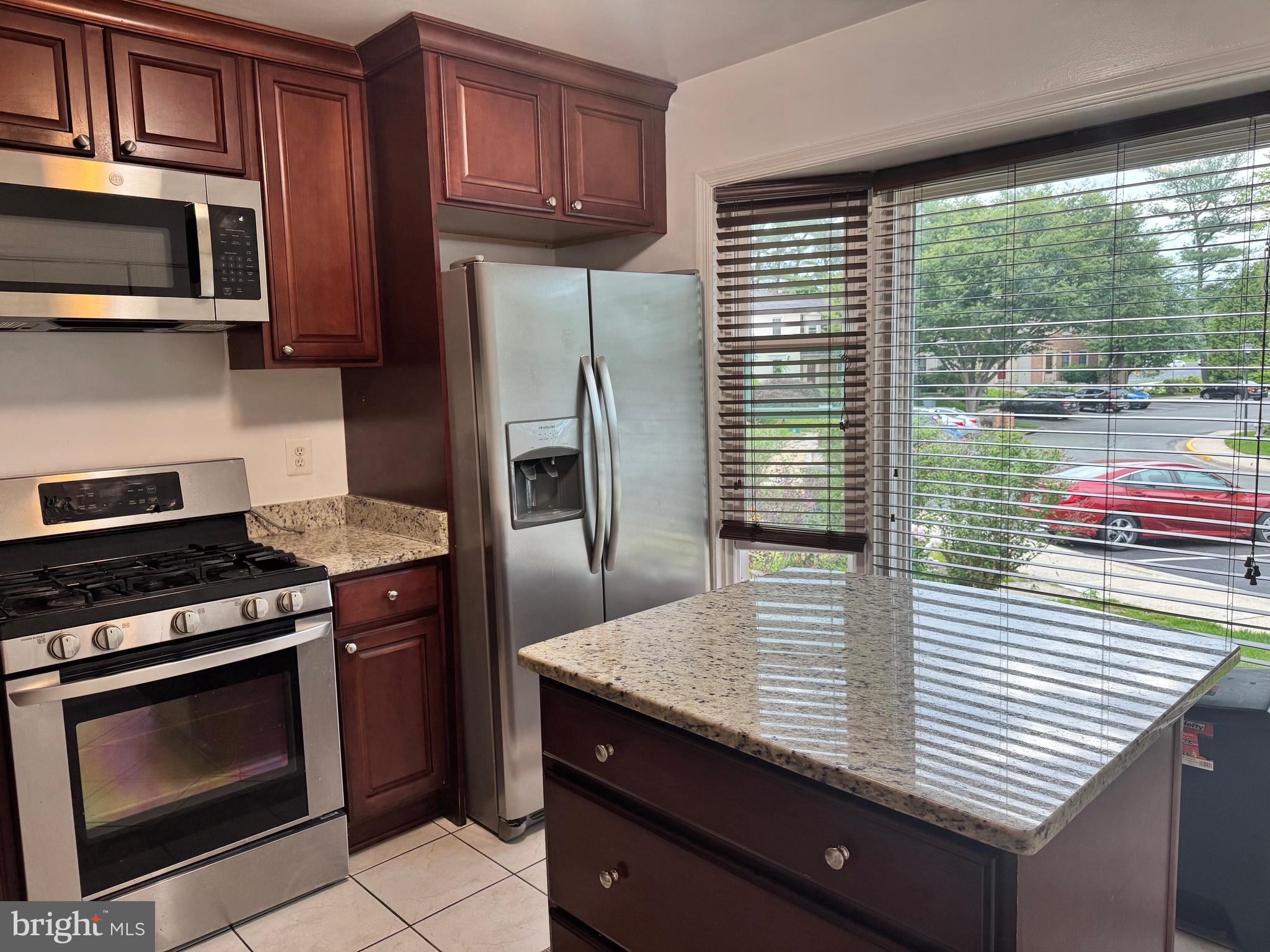 91 Pontiac Way Gaithersburg, MD 20878 - Photo 5 of 43