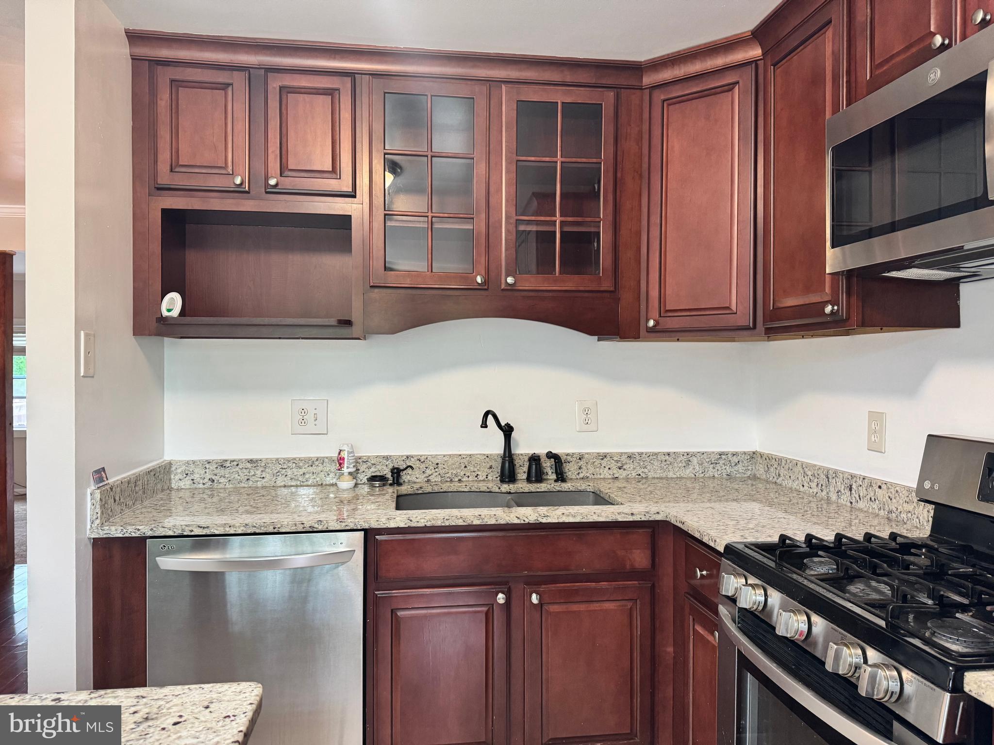 91 Pontiac Way Gaithersburg, MD 20878 - Photo 6 of 43