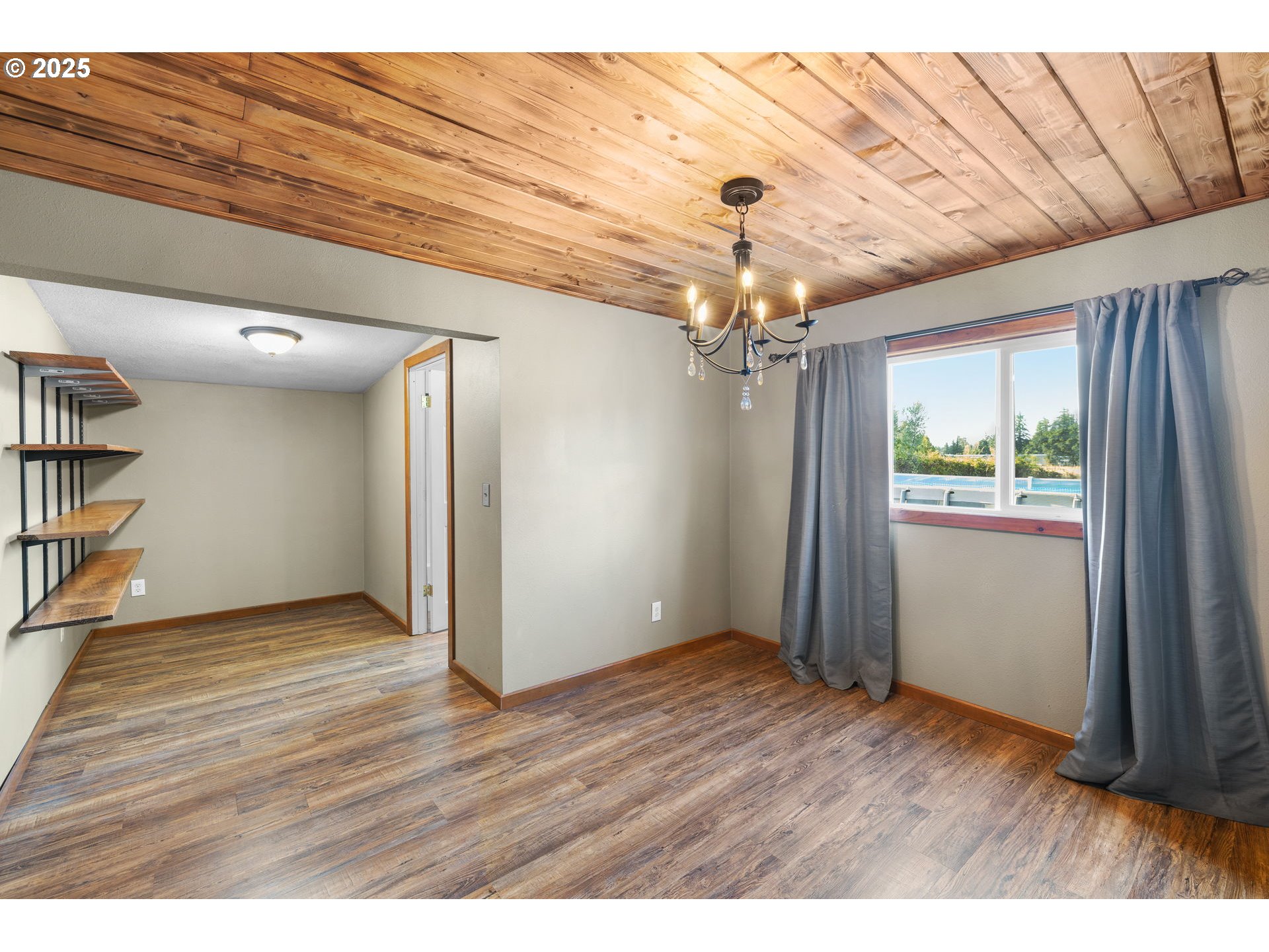 14001 South Union Mills Road Mulino, OR 97042 - Photo 12 of 48 en empty room with wooden floor and window