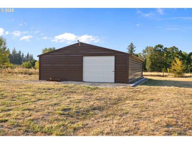 a view of a backyard of the house