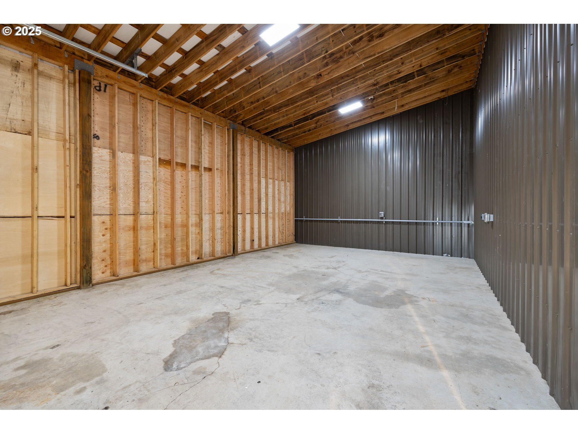 14001 South Union Mills Road Mulino, OR 97042 - Photo 25 of 48 a view of empty room