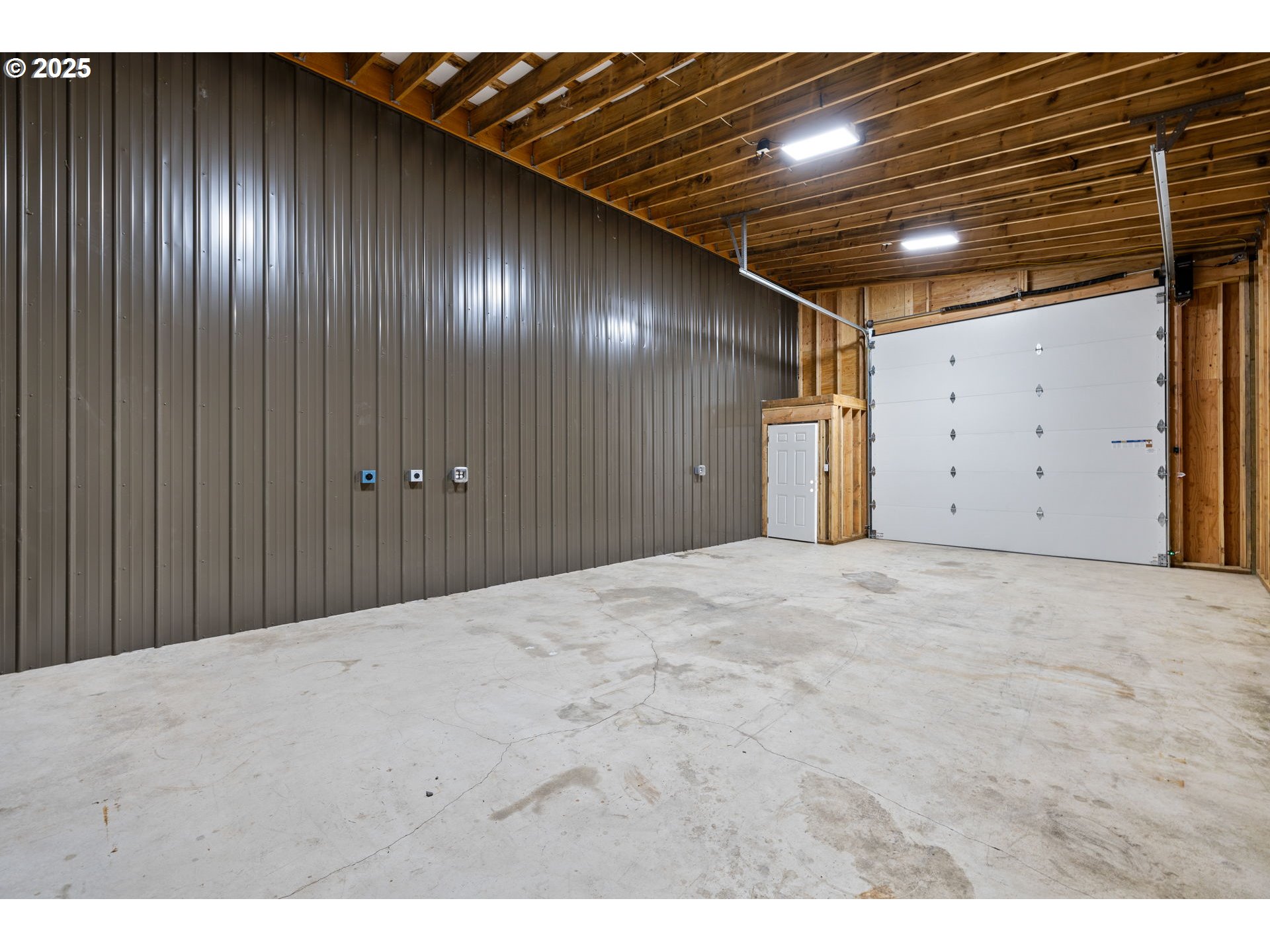 14001 South Union Mills Road Mulino, OR 97042 - Photo 26 of 48 a view of an empty room