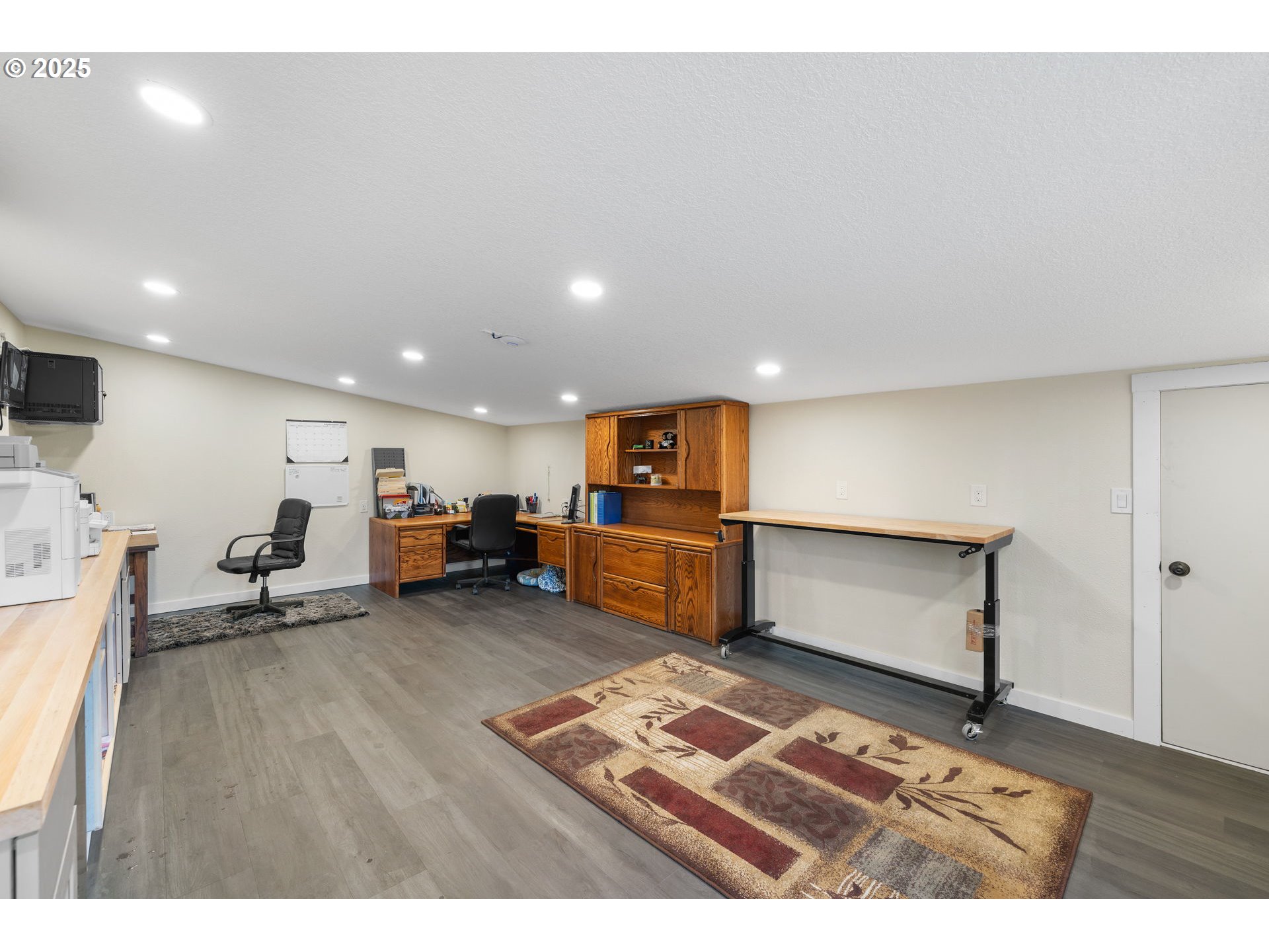 14001 South Union Mills Road Mulino, OR 97042 - Photo 33 of 48 a living room with furniture and a wooden floor