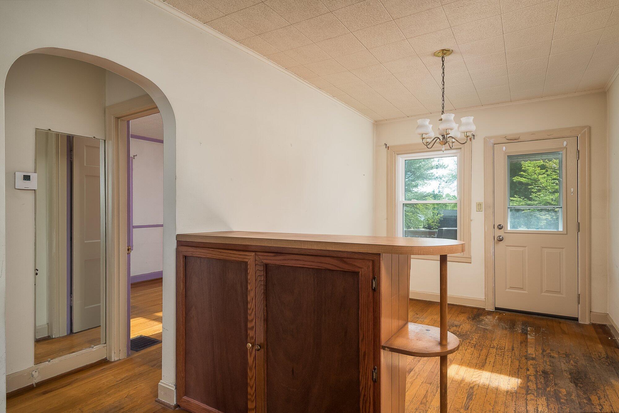 722 Alton Road Danville, KY 40422 - Photo 6 of 27 006-722_alton_rd_4_27_23-highrez.jpg-SMA