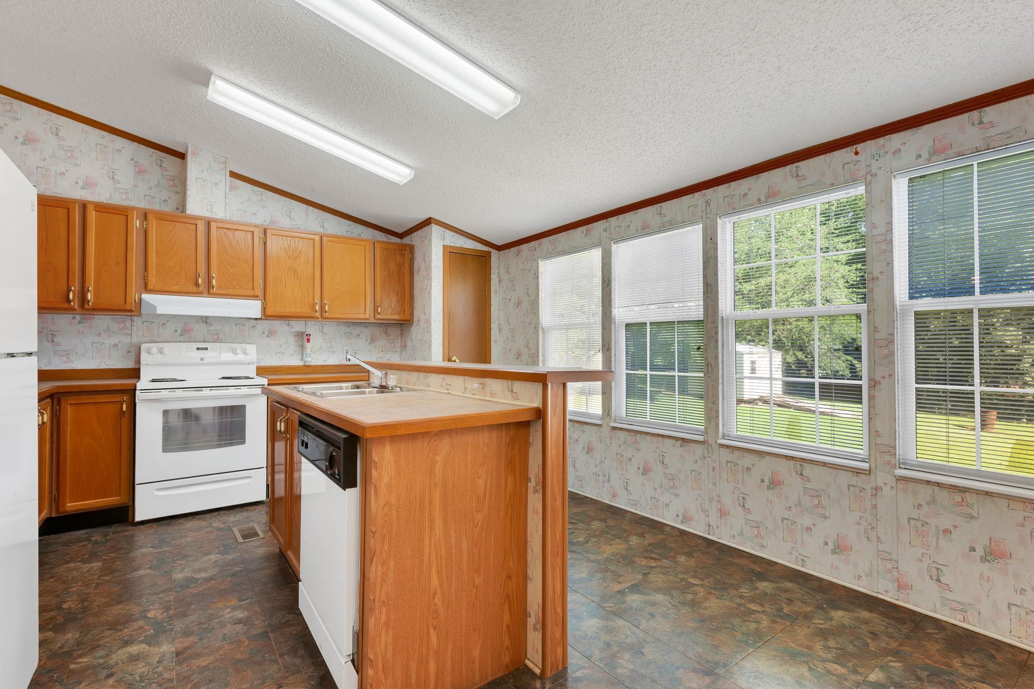 1608 South McElhaney Road Greer, SC 29651 - Photo 12 of 34 Gallery Image 12