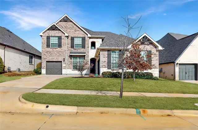 $590,000 | 917 Fallbrook Avenue, Denton, TX 76210