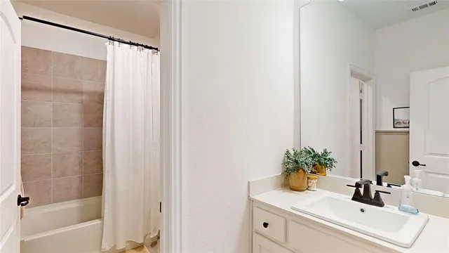 $590,000 | 917 Fallbrook Avenue, Denton, TX 76210