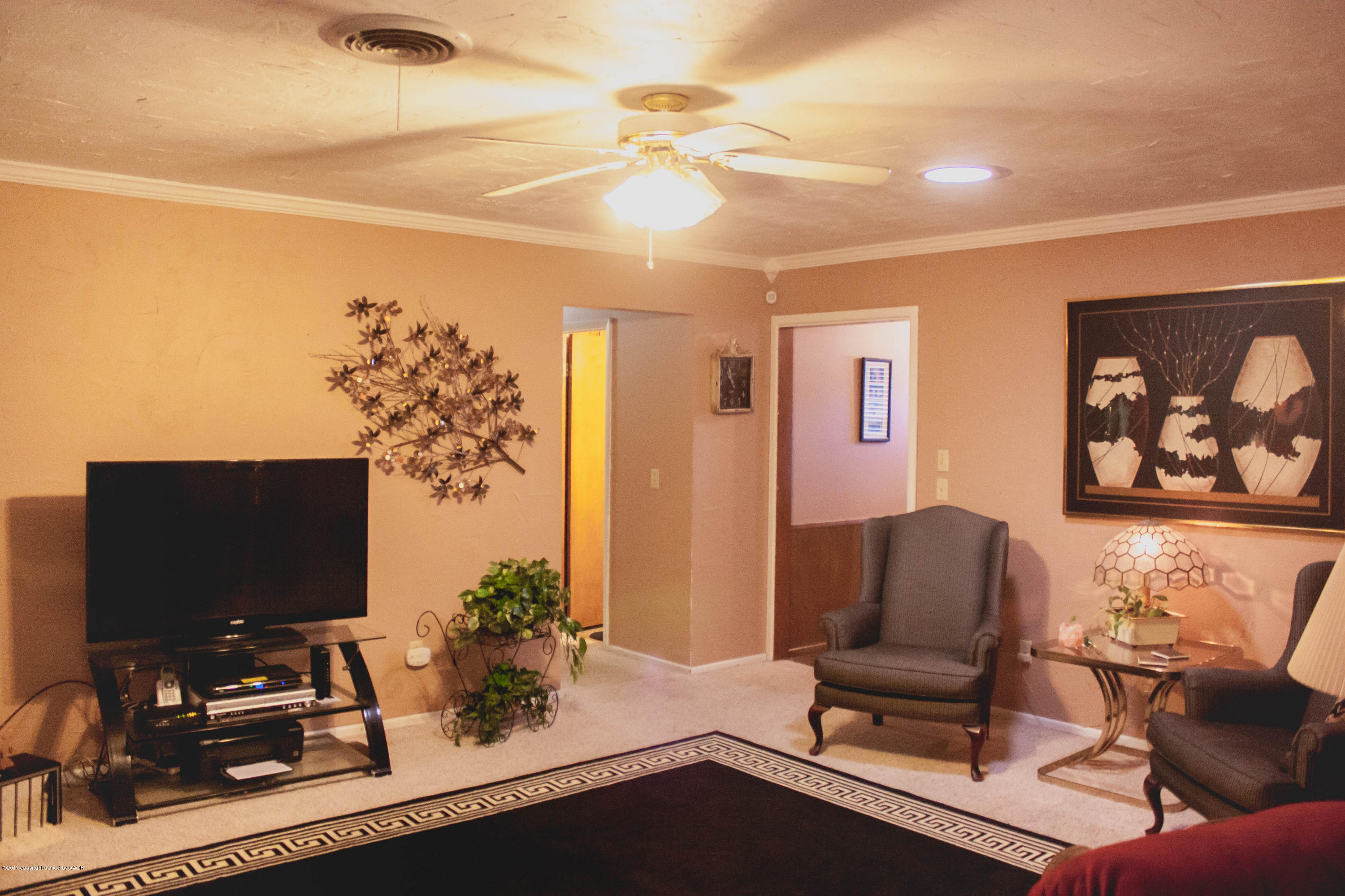 6001 Gainsborough Road Amarillo, TX 79106 - Photo 4 of 19 IMG_0843