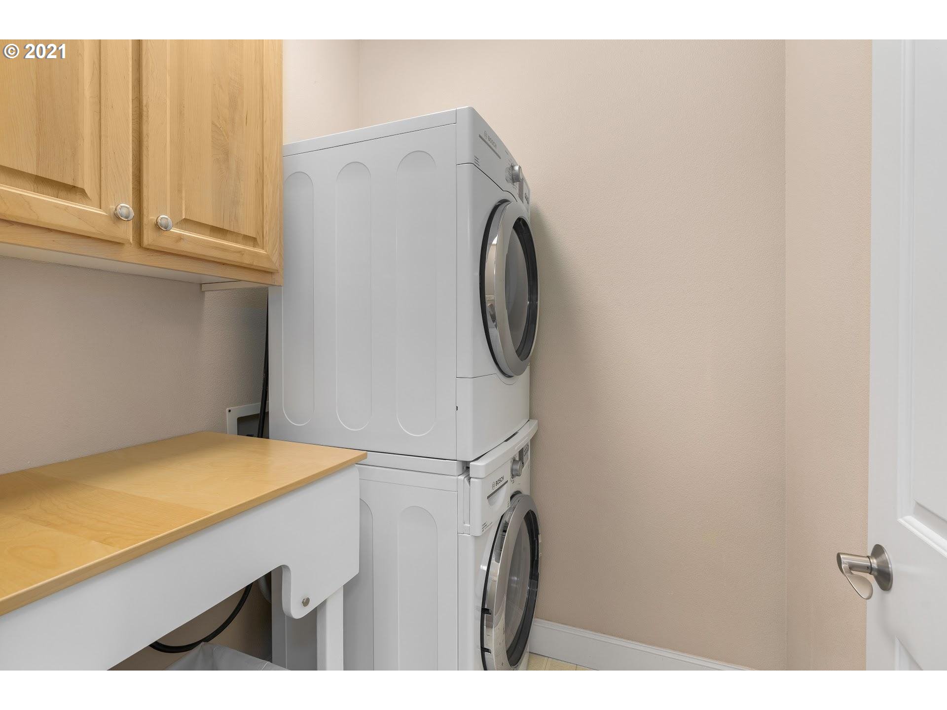 2374 Northwest Raleigh Street Portland, OR 97210 - Photo 22 of 32 a utility room with dryer and washer