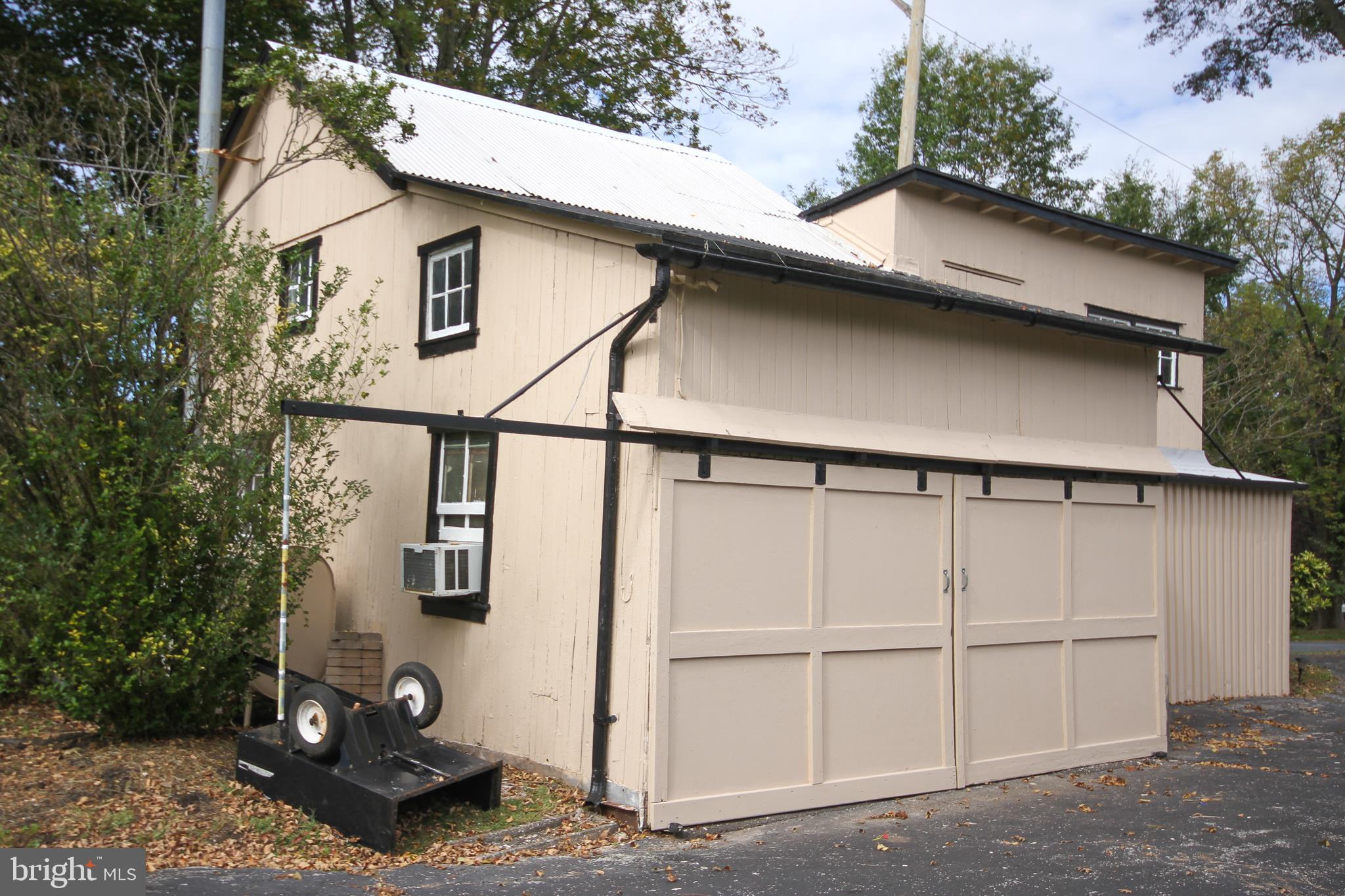 586 Saylors Mill Road Spring City, PA 19475 - Photo 26 of 34 Detached garage with heat and electric.
