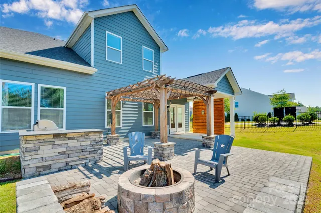 a view of a house with backyard and sitting area