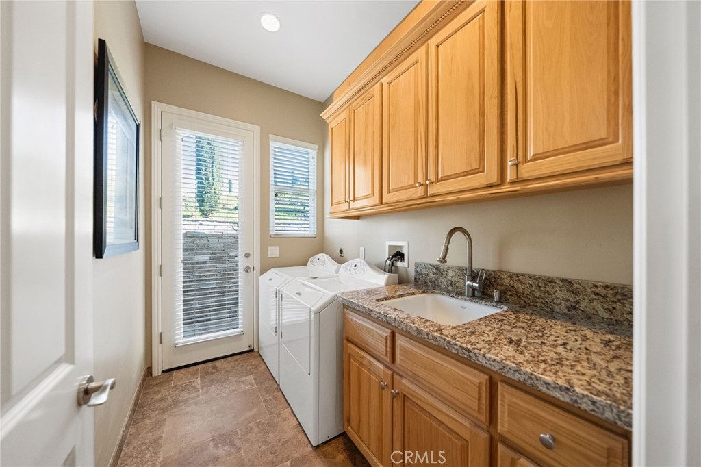 44195 Sunset Terrace Temecula, CA 92590 - Photo 48 of 74 Guest House Laundry Room