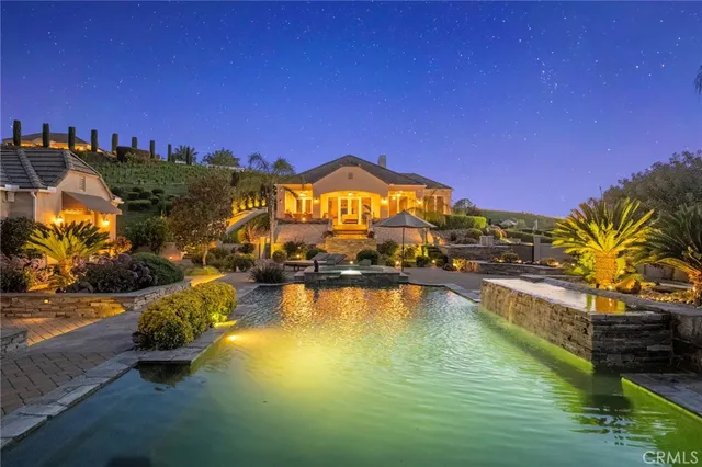 a view of a tennis court