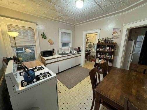 28 Sunset Road, Unit 1 Somerville, MA 02144 - Photo 4 of 15 a kitchen that has a table and chairs in it