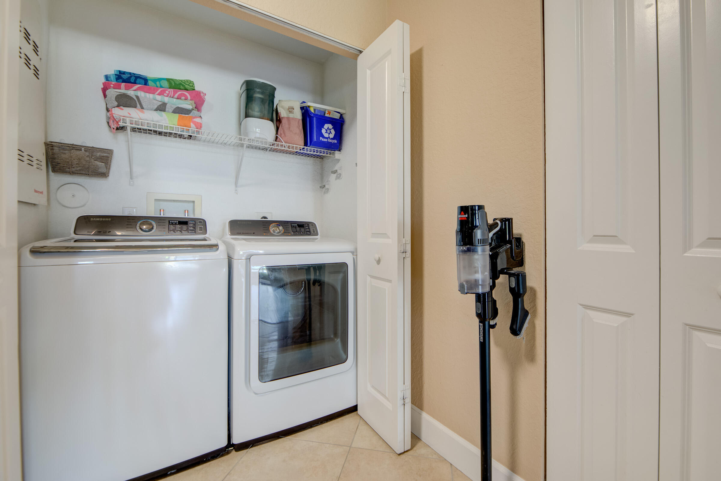 3107 Renaissance Way Boynton Beach, FL 33426 - Photo 13 of 37 a utility room with dryer and washer