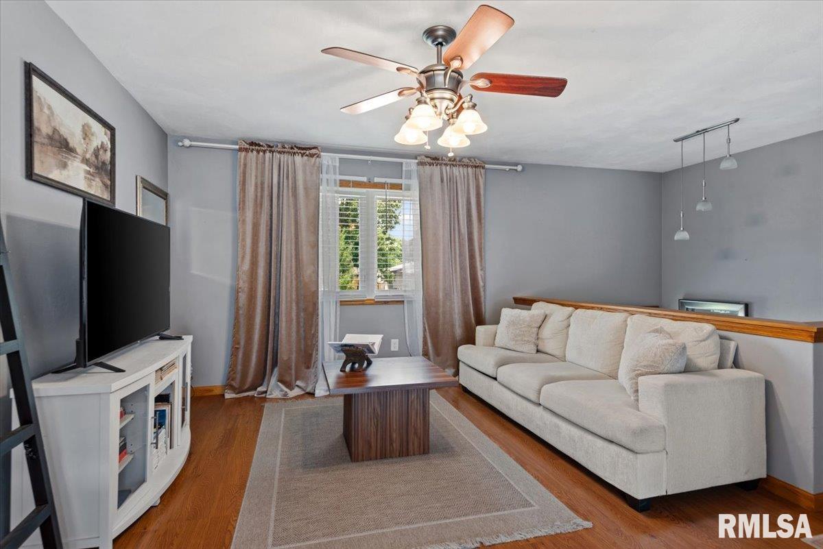 3028 Sutherland Road Springfield, IL 62702 - Photo 4 of 38