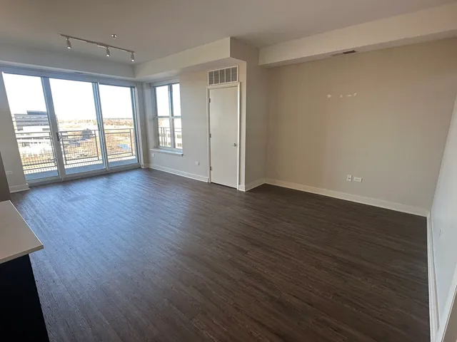 $3,519 | 770 Skokie Boulevard, Unit 8, Northbrook, IL 60062